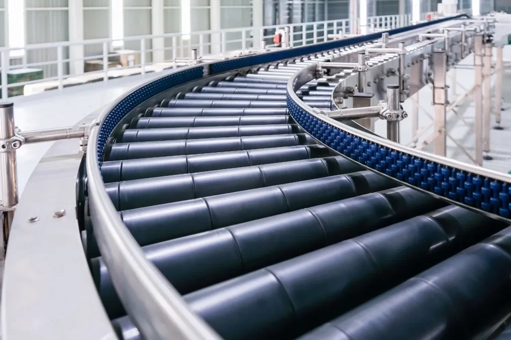 How does a conveyor chain work 
