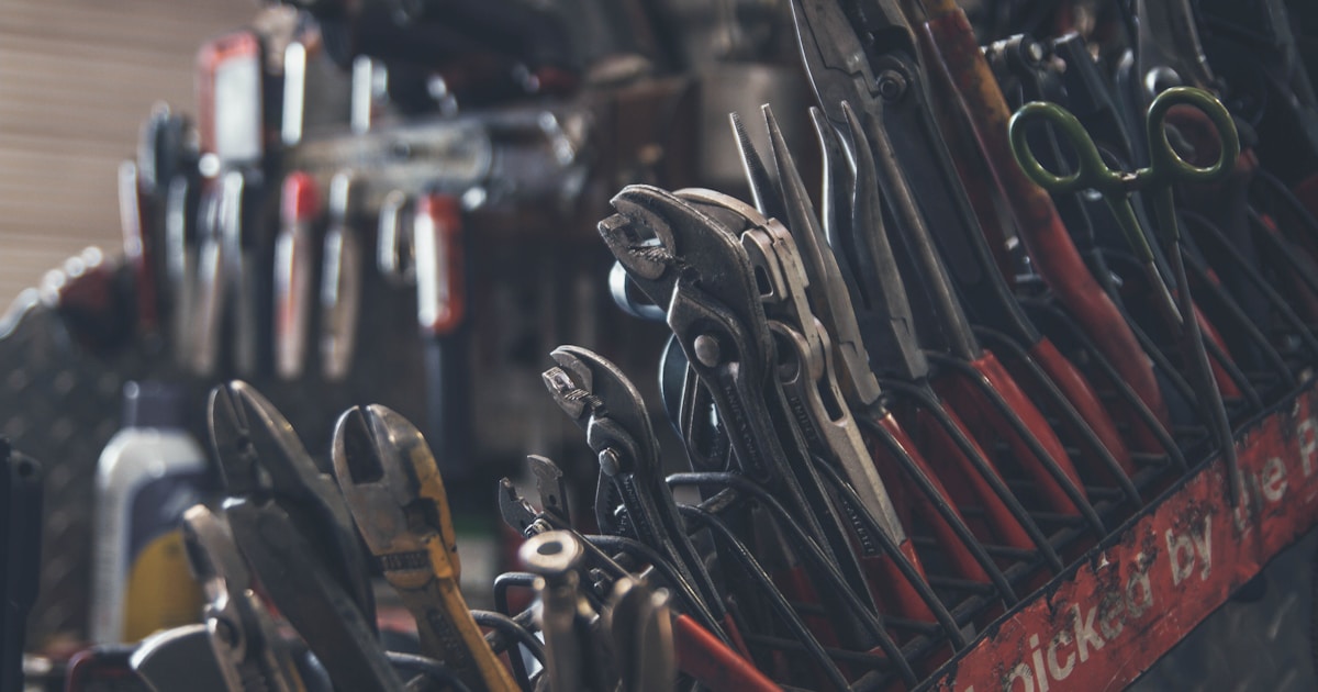 Endüstriyel kaynak makinesi seçim rehberi – fabrika ortamında kaynak işlemi